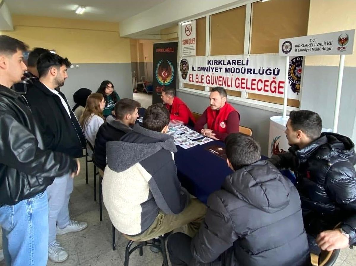 Kırklareli'nde üniversite öğrencilerine terörle mücadele bilgilendirmesi
