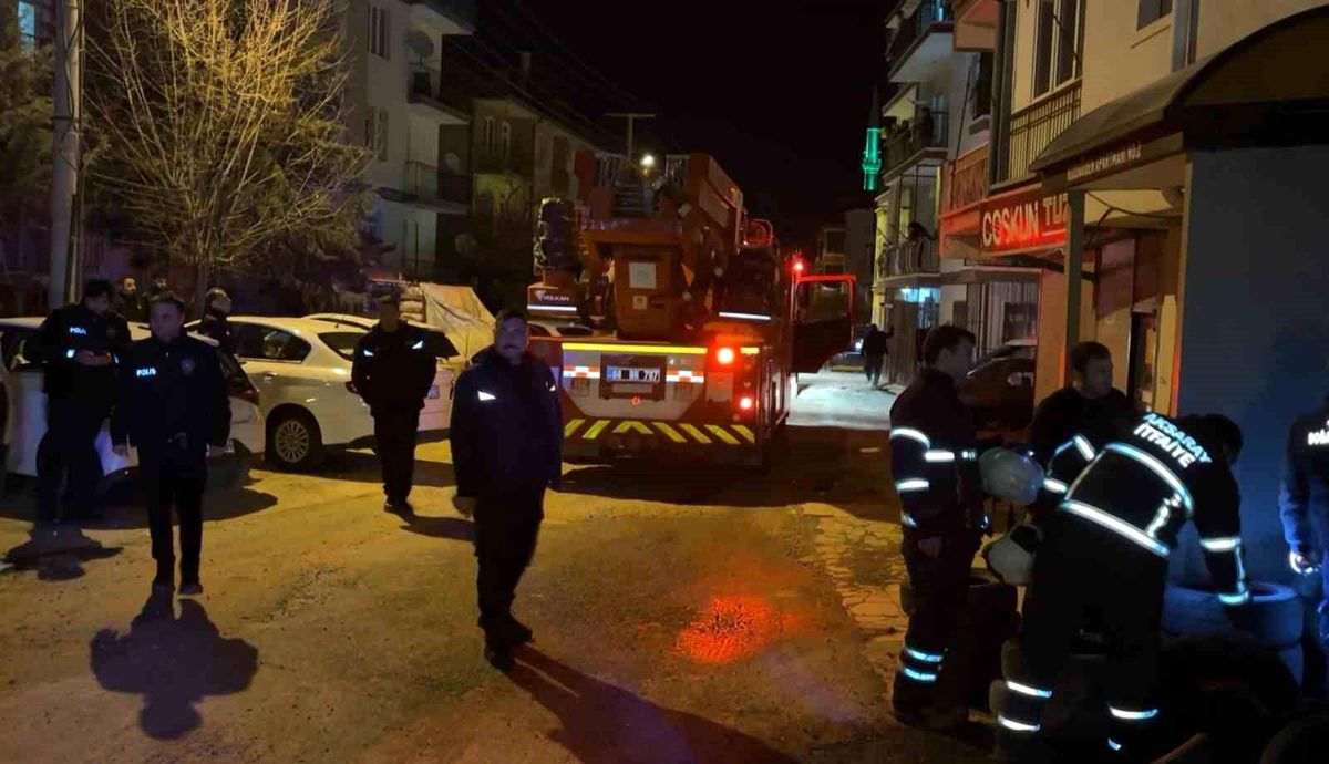 Kombiden çıkan yangın paniğe neden oldu