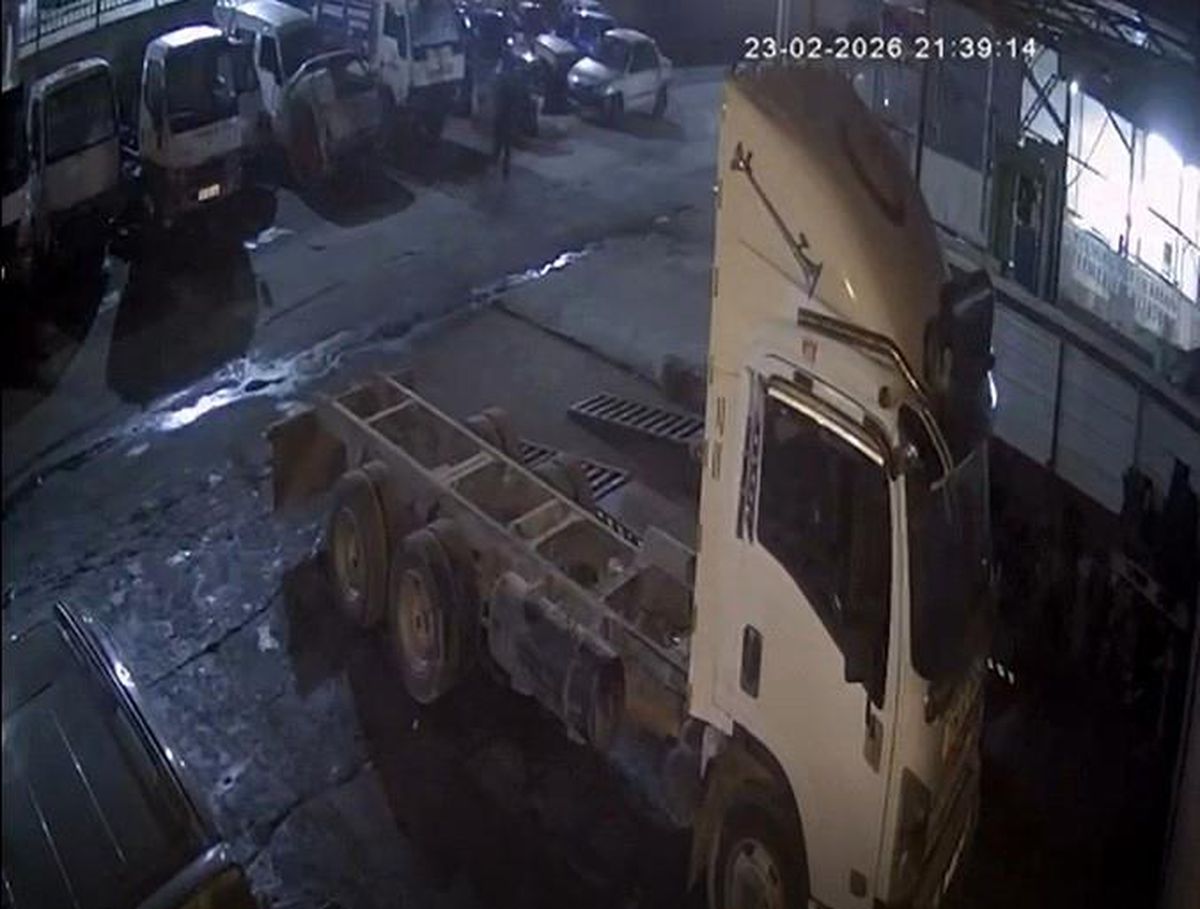 Manisa'da çalınan araç İzmir'de bulundu: Hırsızlık anı kamerada