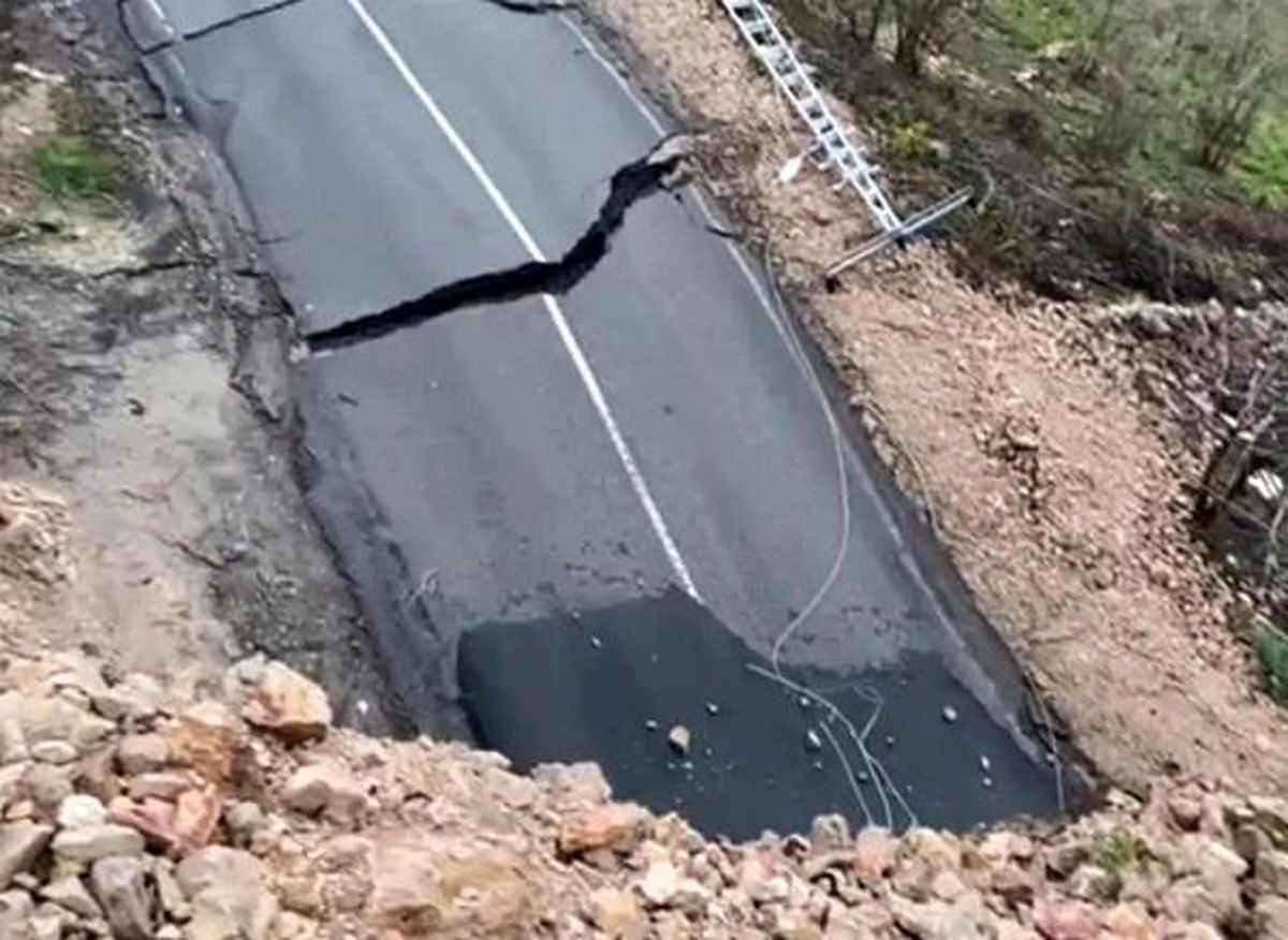 Ordu'da heyelan nedeniyle yol ulaşıma kapandı
