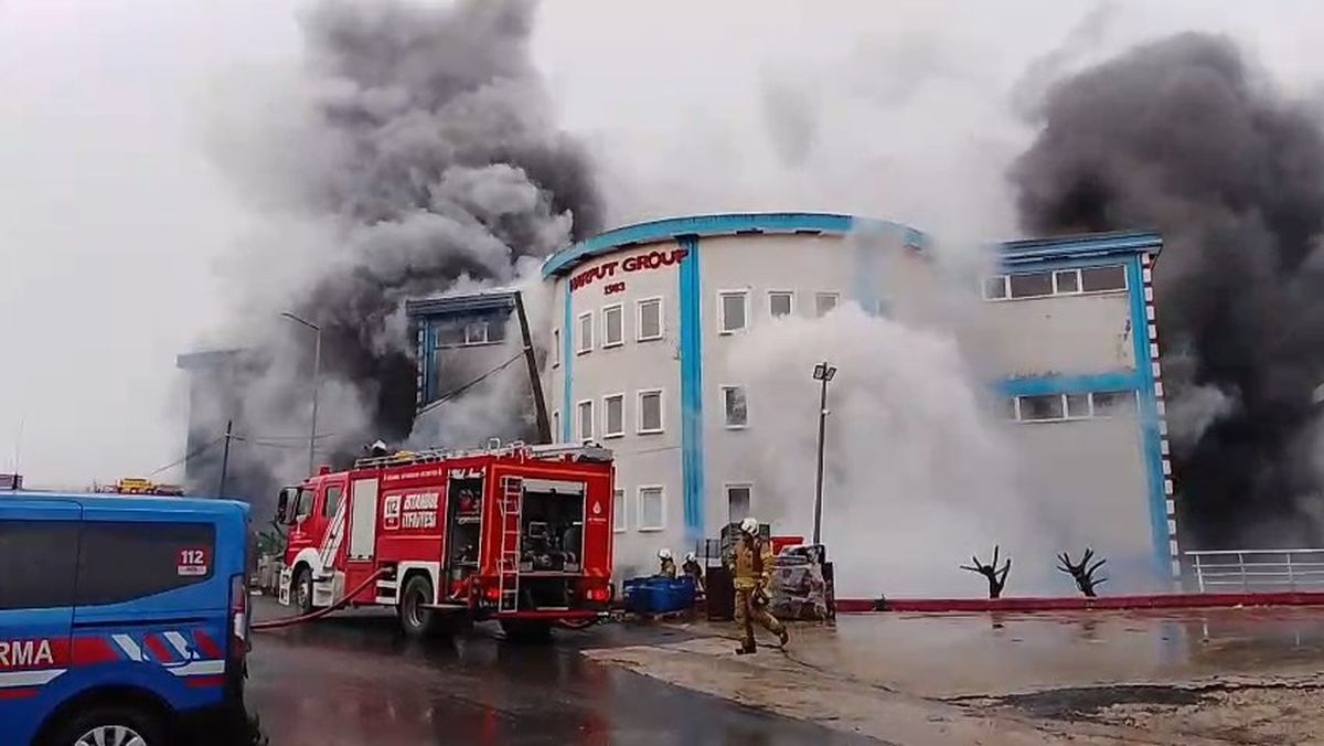İstanbul-Silivri'de fabrikada yangın