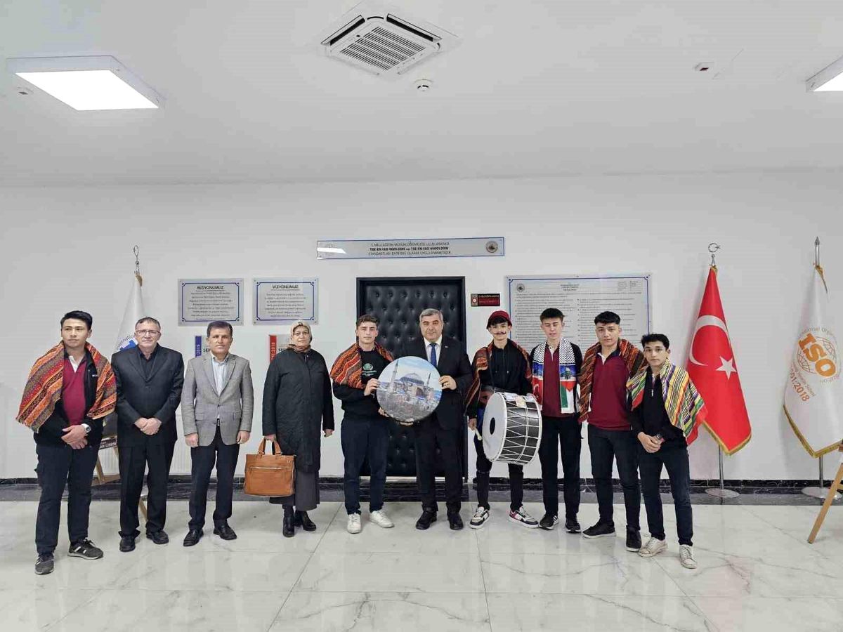 Sünnetci'ye öğrencilerden Ramazan ziyareti