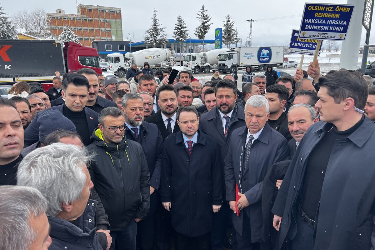 Bakan Gürlek memleketinde davul ve zurnayla karşılandı
