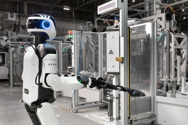 Alman otomotiv devinde işler değişiyor, insansı robotlar üretim hattında