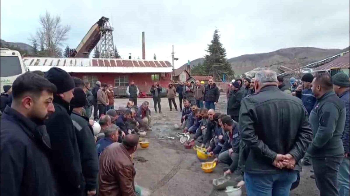 Amasya'da maden işçileri maaşlarını alamadıkları gerekçesiyle iş durdurma kararı aldı