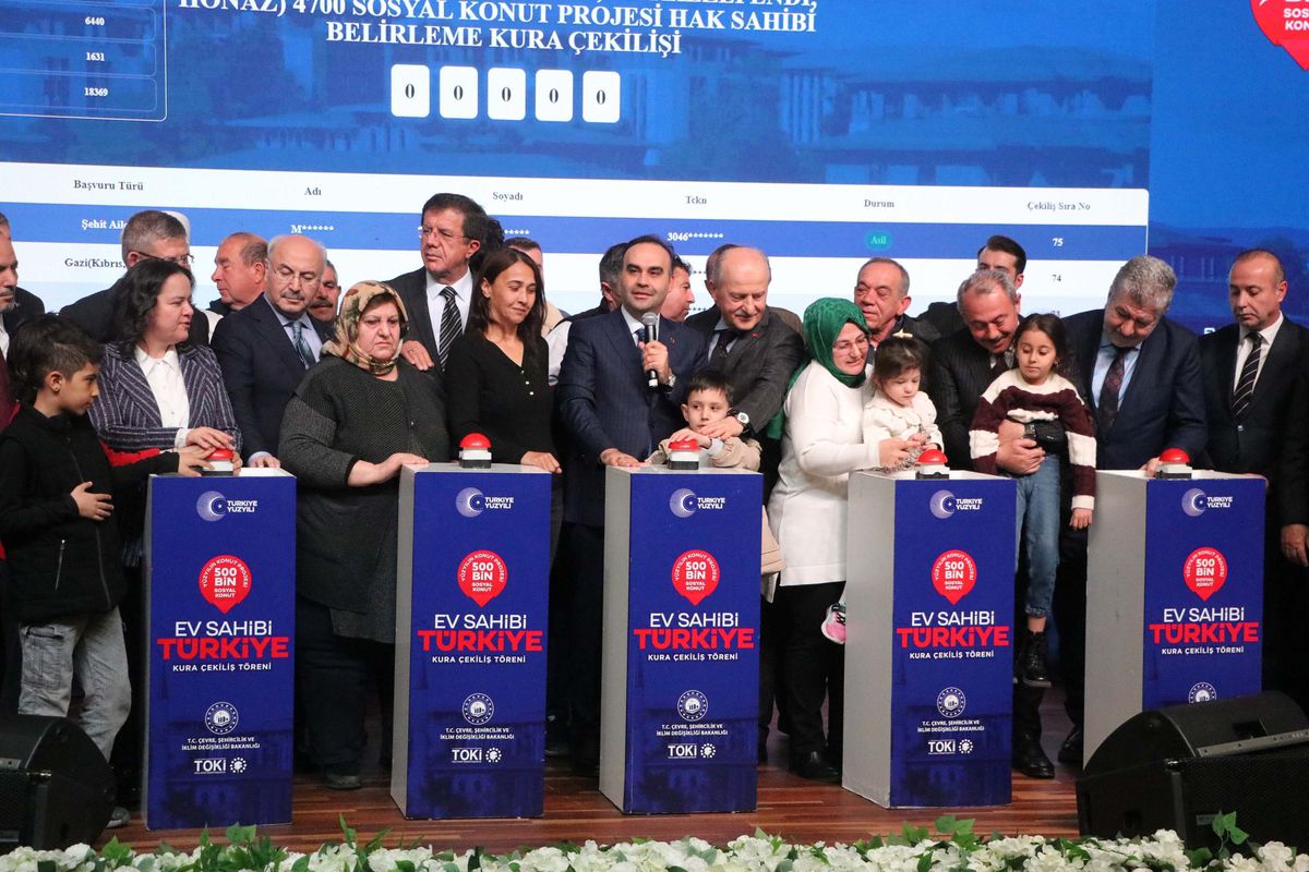 Bakan Kacır: Tam bağımsız Türkiye yolculuğumuza devam ediyoruz