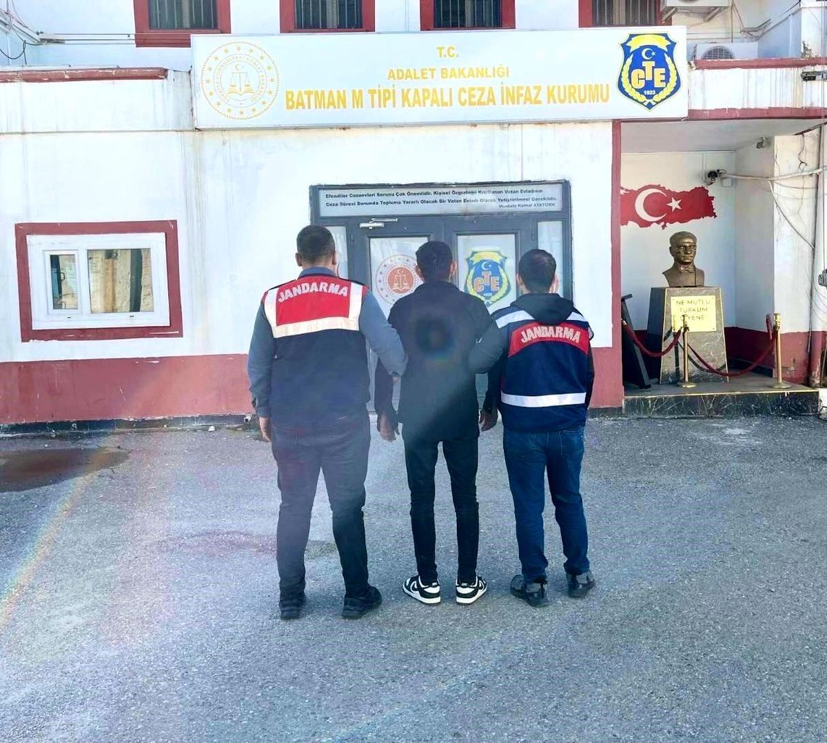 Batman'da aranan 33 şahıs yakalandı