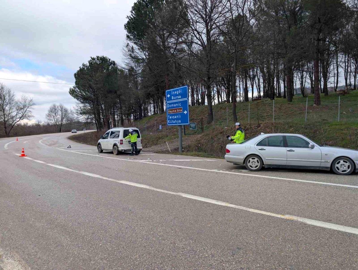 Bursa'da trafik kazası, 2 kişi yaralandı