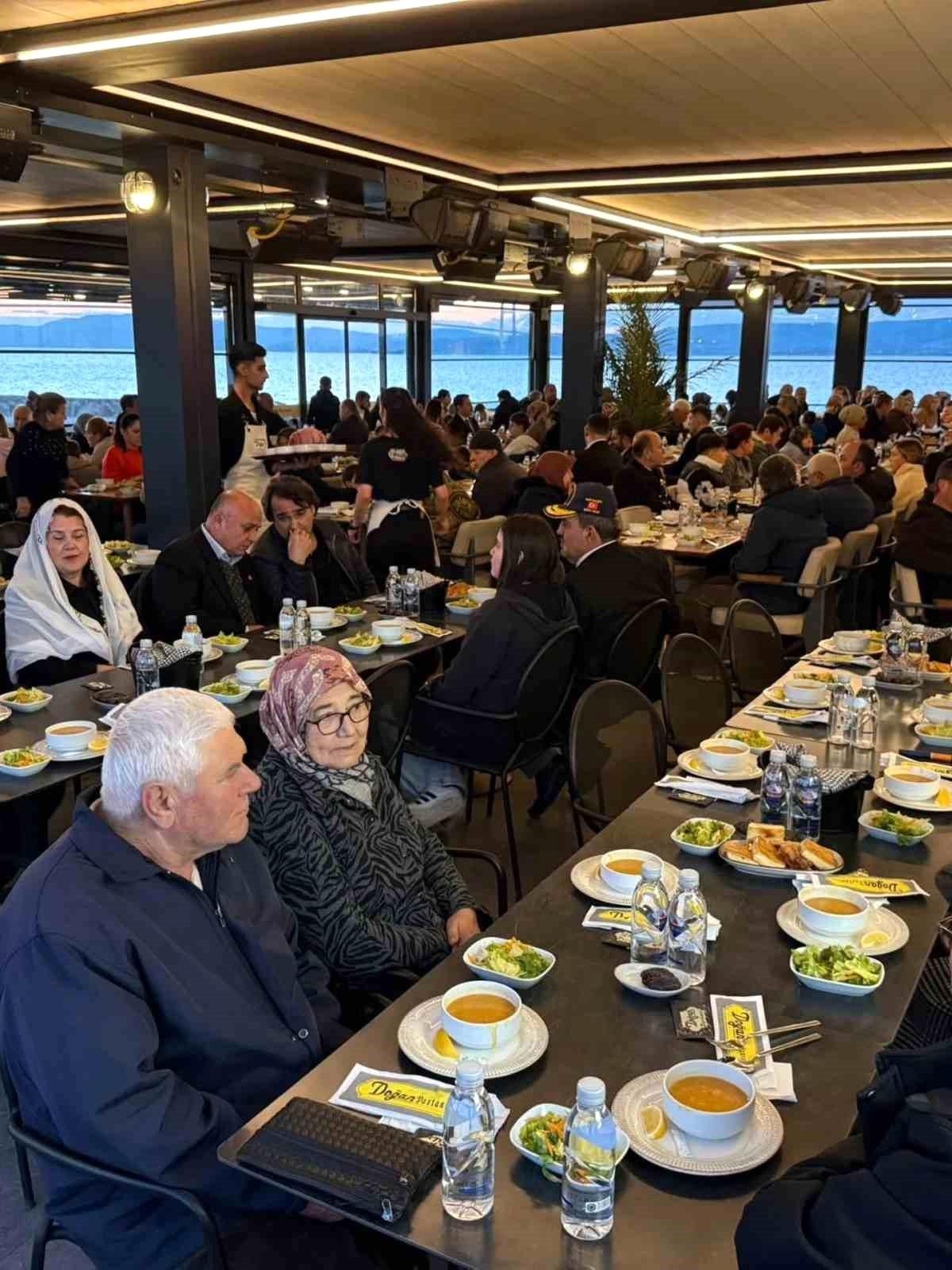 Çanakkale'de şehit aileleri ve gaziler iftarda bir araya geldi