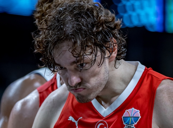 Cedi Osman kimdir, Cedi Osman kaç yaşında, nereli, hangi takımda oynuyor, NB'da mı oynuyor, Panathinaikos'ta mı oynuyor?