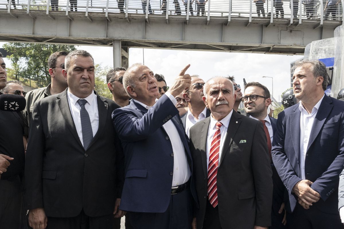 CHP İstanbul İl Kongresi'nin iptali davası ertelendi