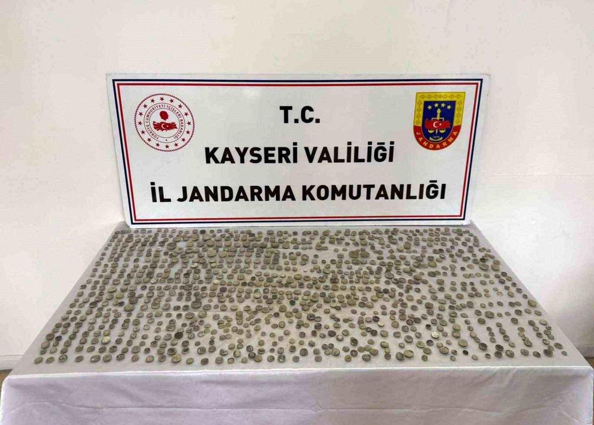 Kayseri'de Helenistik döneme ait bin 291 adet sikke ele geçirildi: 1 gözaltı