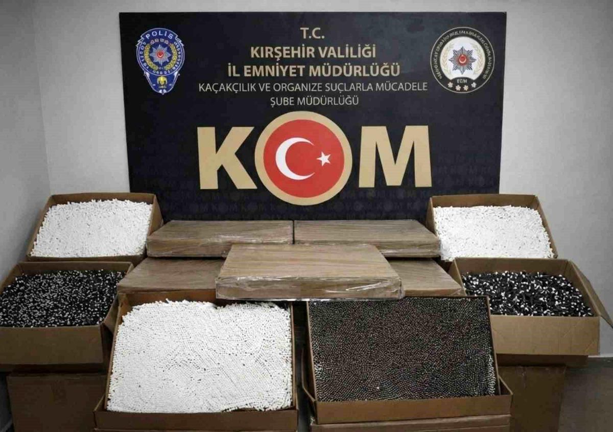 Kırşehir'de 90 bin dal doldurulmuş makaron ele geçirildi