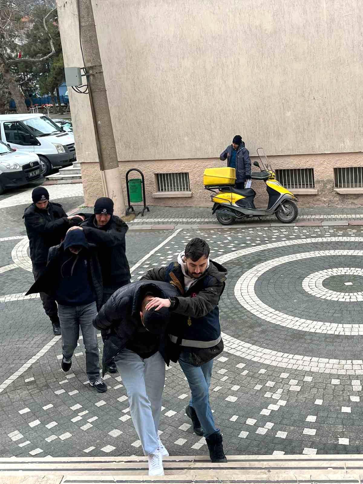 Konya'da sahte bahis dolandırıcılığı operasyonu: 2 tutuklama