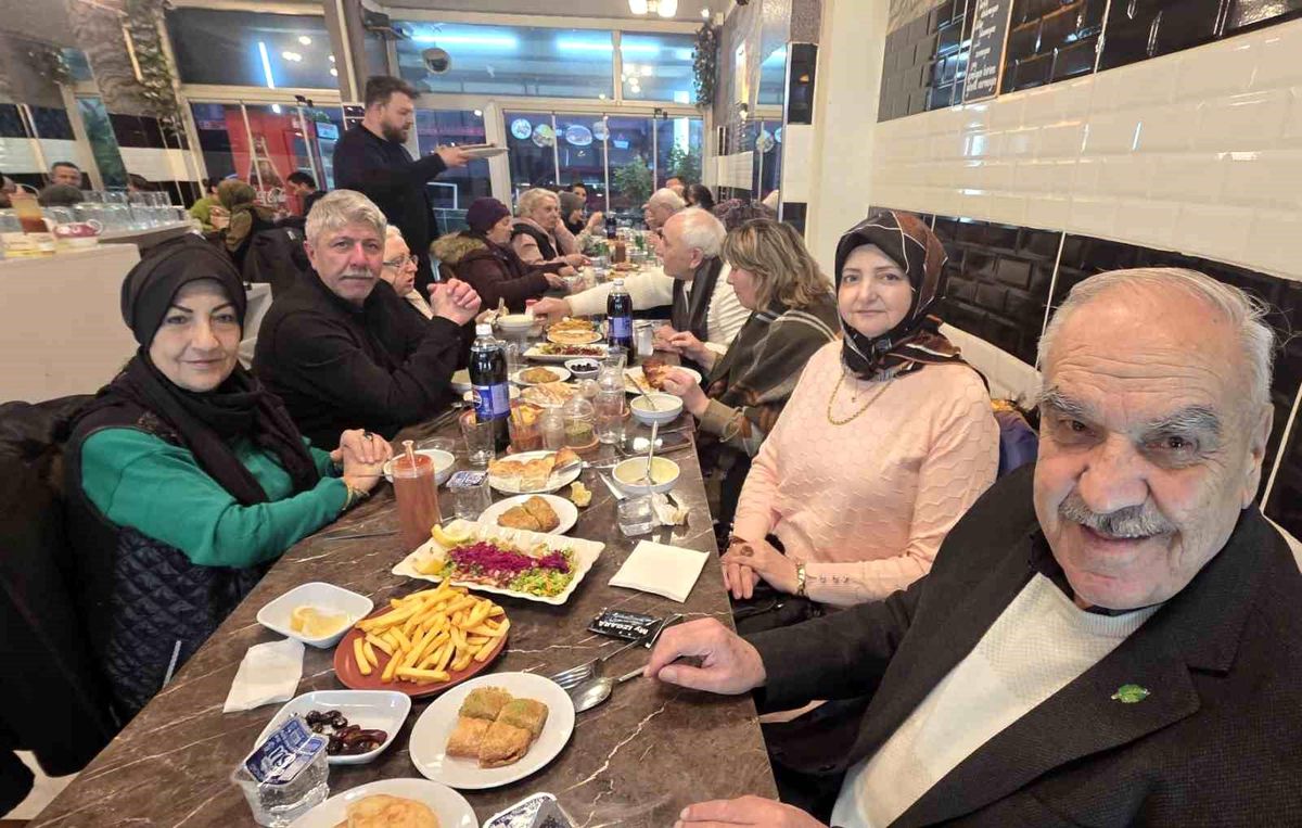 Kütahya'da sanatçılar iftarda buluştu