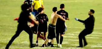 Sahaya giren taraftar Messi'yi yere düşürdü