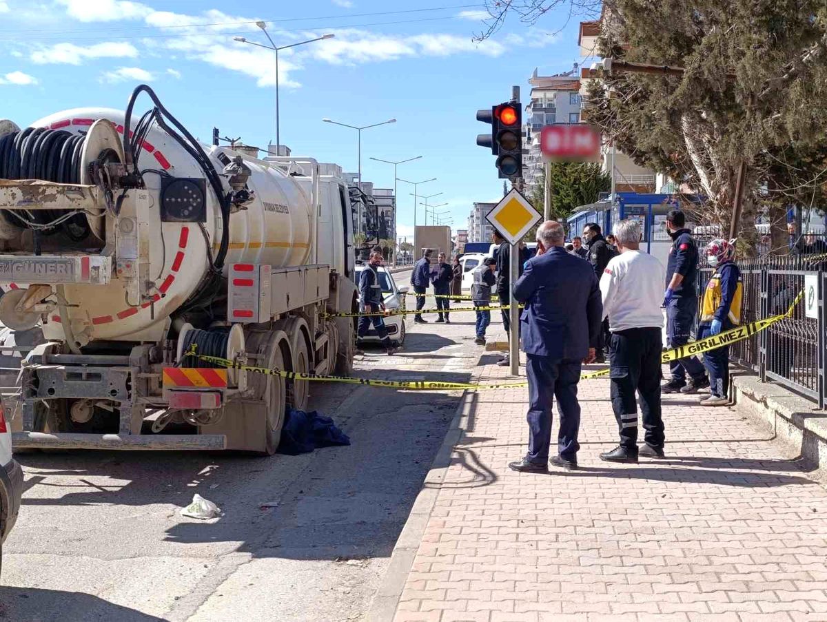 Tanker altında kalan yaya, hayatını kaybetti