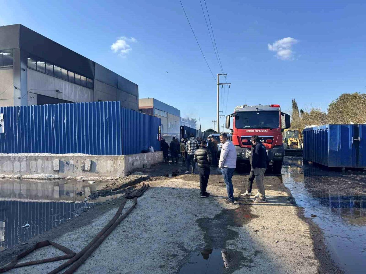 Torbalı'daki fabrika yangını söndürüldü