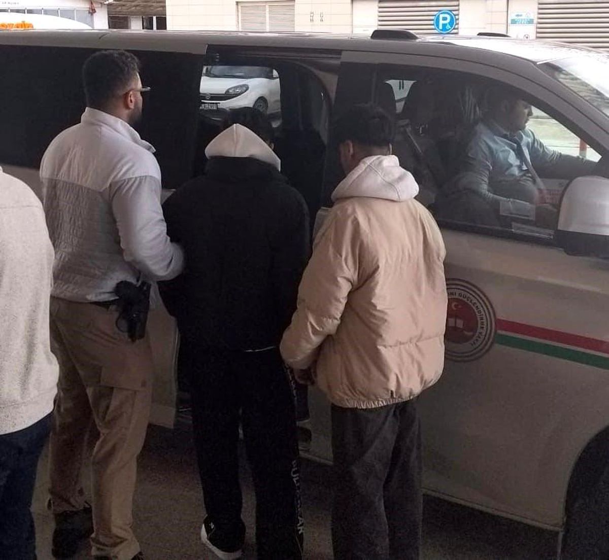 Uyuşturucu tacirleri kıskıvrak yakalandı