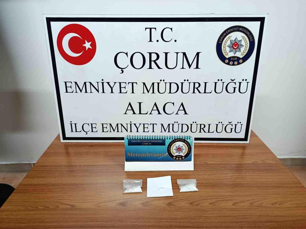 Alaca'da uyuşturucuyla yakalanan 2 kişi gözaltına alındı