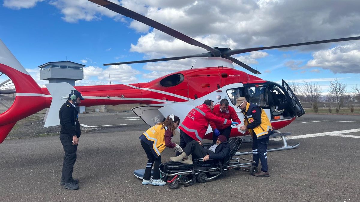 Bingöl'de ambulans helikopter, diyaliz hastası için havalandı