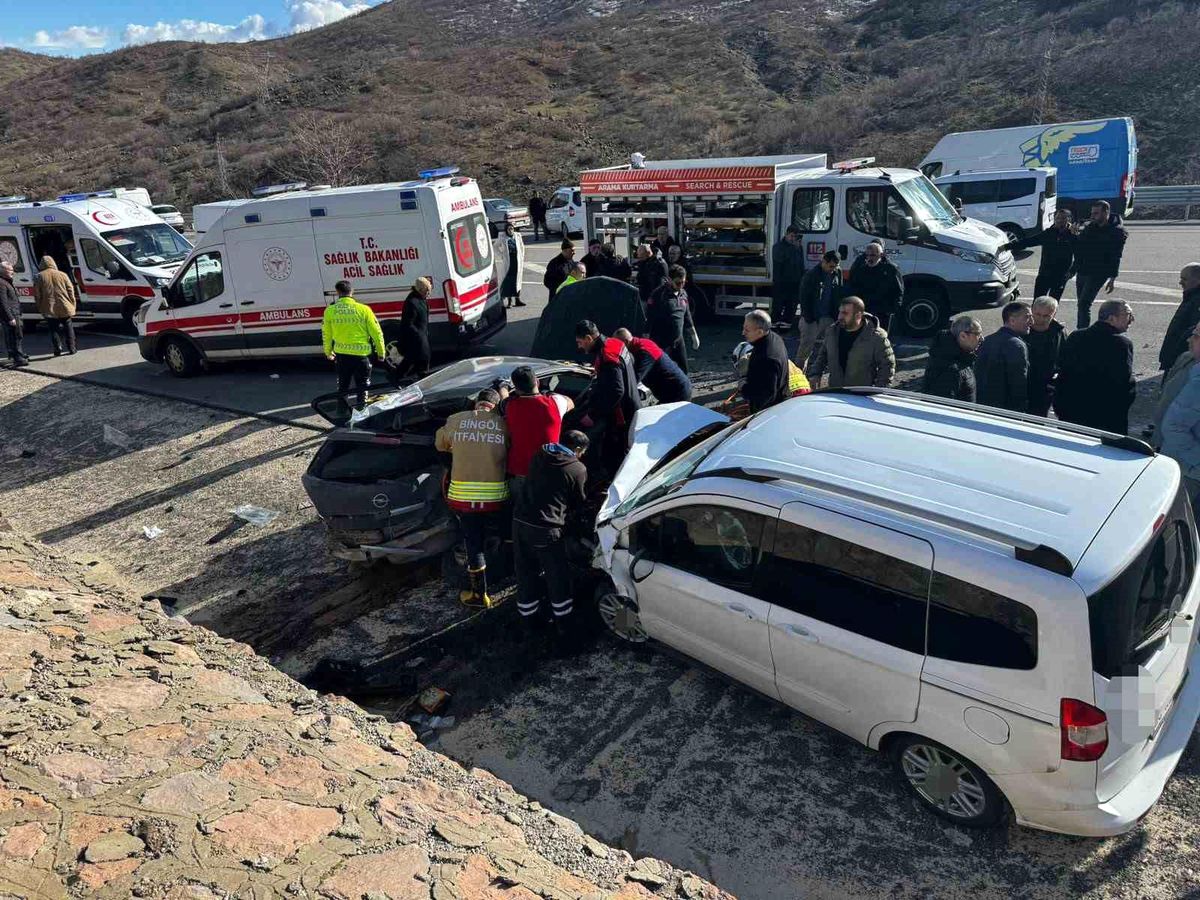 Bingöl'de feci kaza: 2 ölü, 3 yaralı