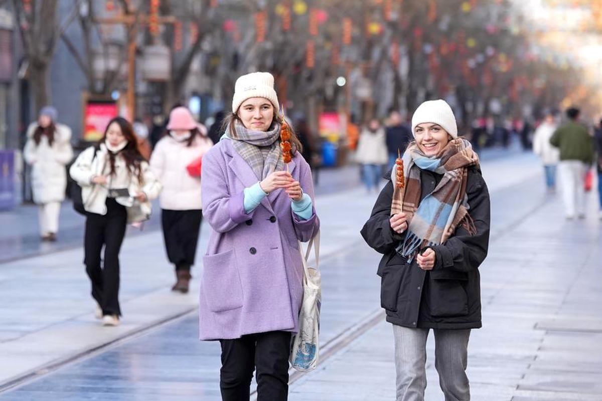 Çin'e Vizesiz Giriş Yapan Yabancı Sayısı 2025'te Yüzde 49,5 Arttı