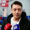 Eski Futbolcu Mesut Özil'den şampiyonluk tahmini: Galatasaray, Avrupa'da yorulacağı için Fenerbahçe şampiyon
