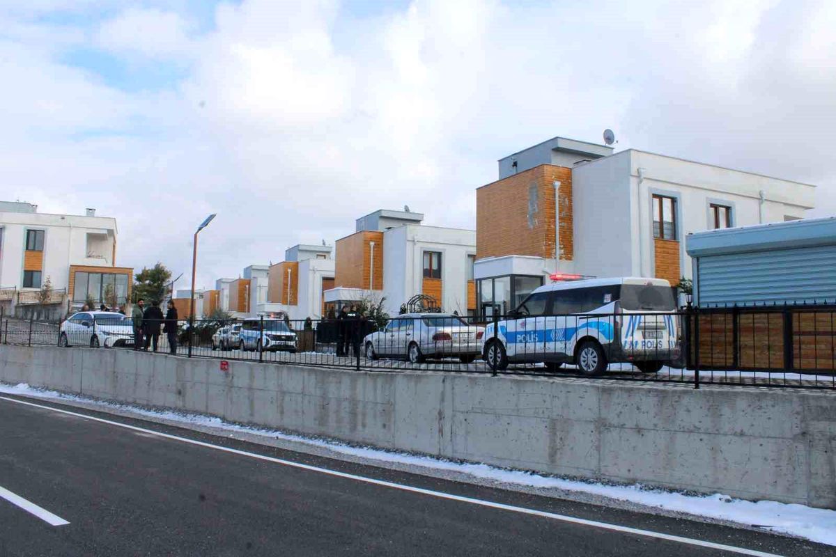Eski ve yeni erkek arkadaşlar arasında bıçaklı kavga: 1 yaralı