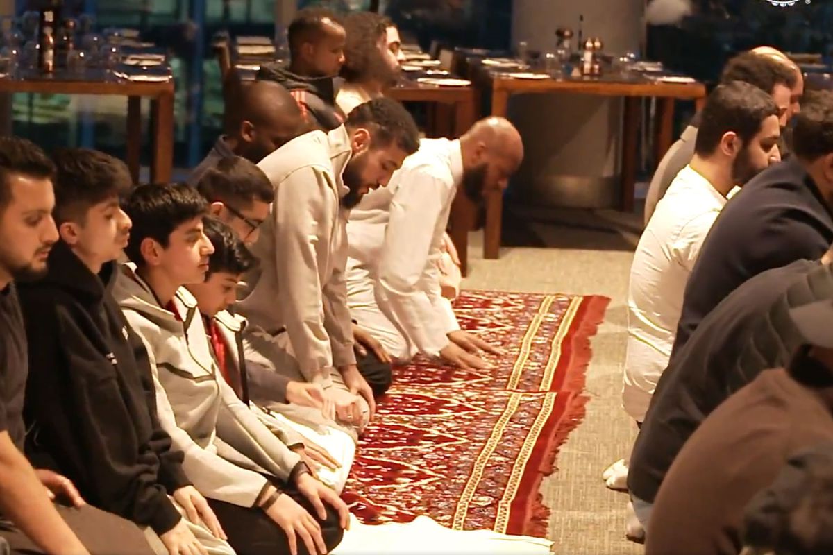 Manchester United iftar yemeği düzenledi