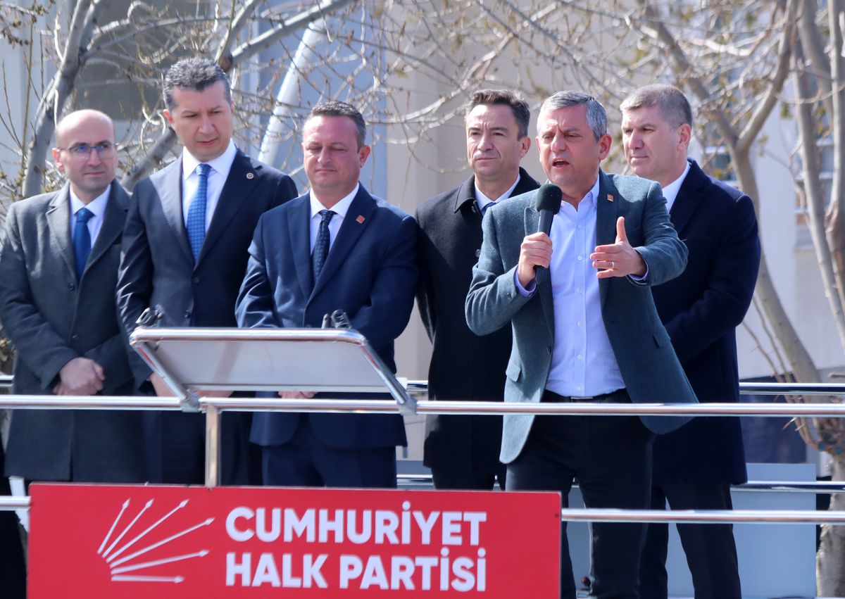 Özgür Özel: İran'ı kurtarmak ne Trump'a ne de eli kanlı Netanyahu'ya düşmüştür