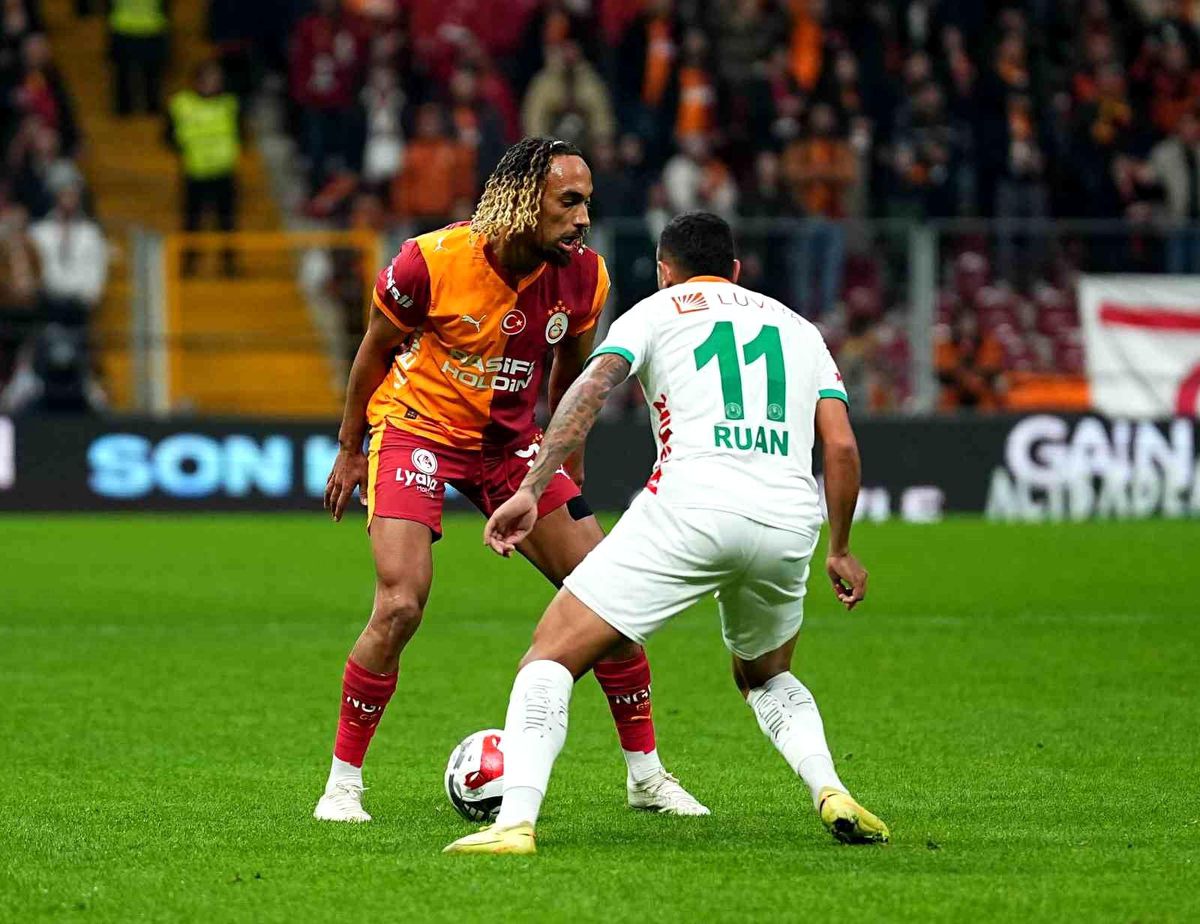 Trendyol Süper Lig: Galatasaray: 1 Corendon Alanyaspor: 0 (İlk yarı)