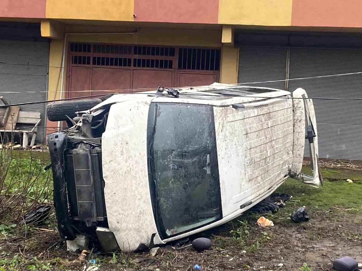 Zonguldak'ta minibüs devrildi, 4 yaralı