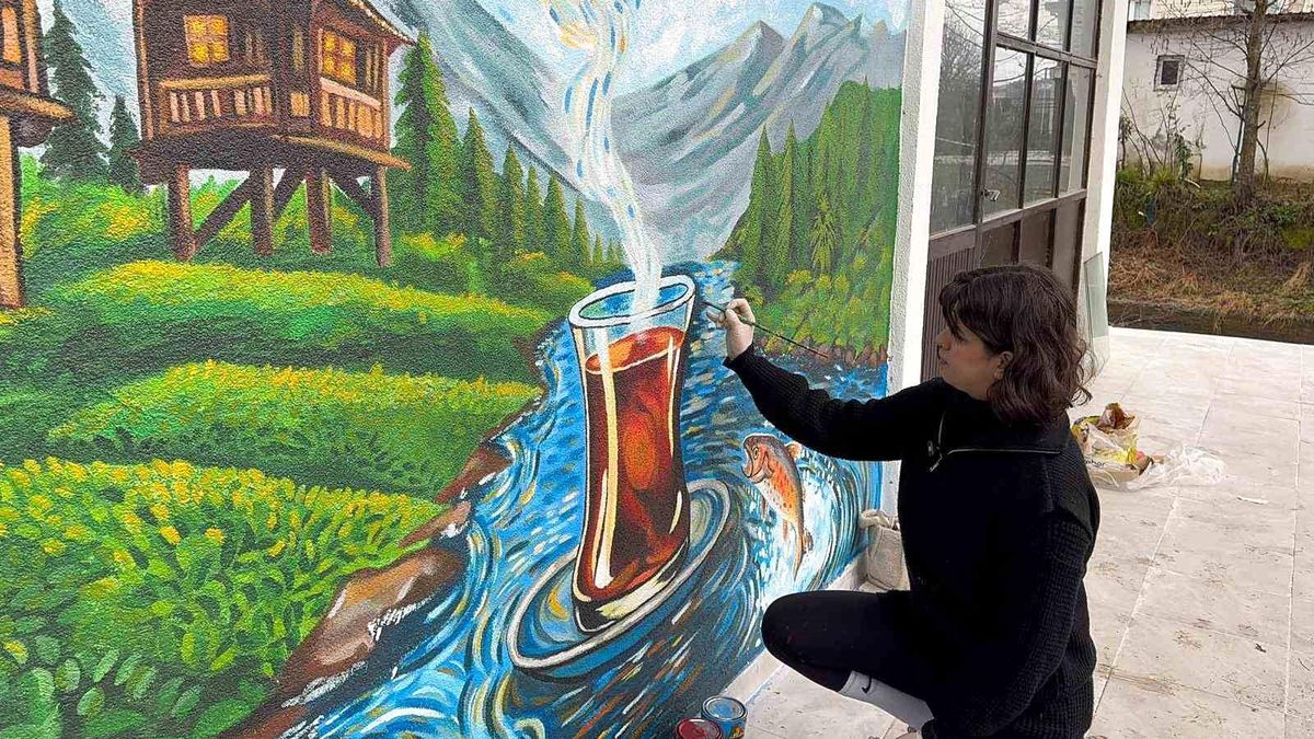 Adana'dan öğrenim için geldiği Rize'yi renklendiriyor
