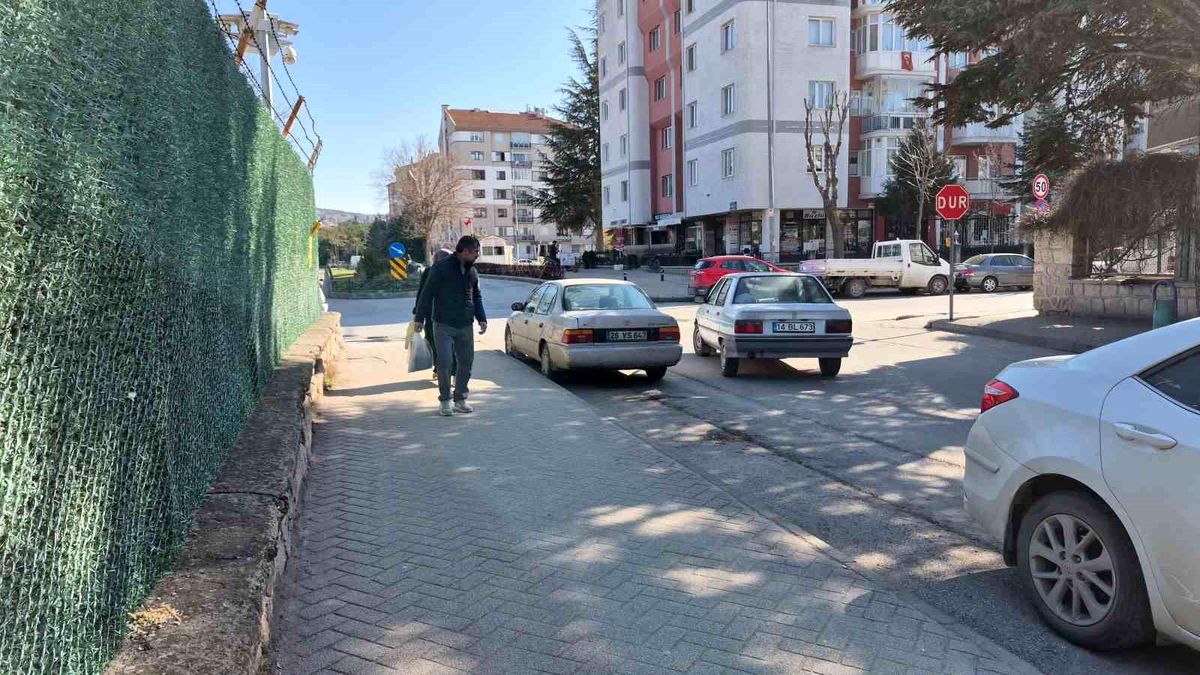 Basılı kalan otomobil kornası pazar günü vatandaşların kabusu oldu
