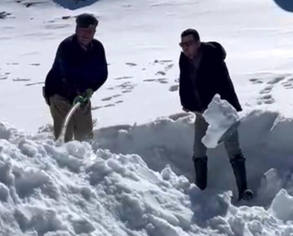 Dondurucu zirvede toplanan kar, yazın serinleten lezzete dönüşüyor