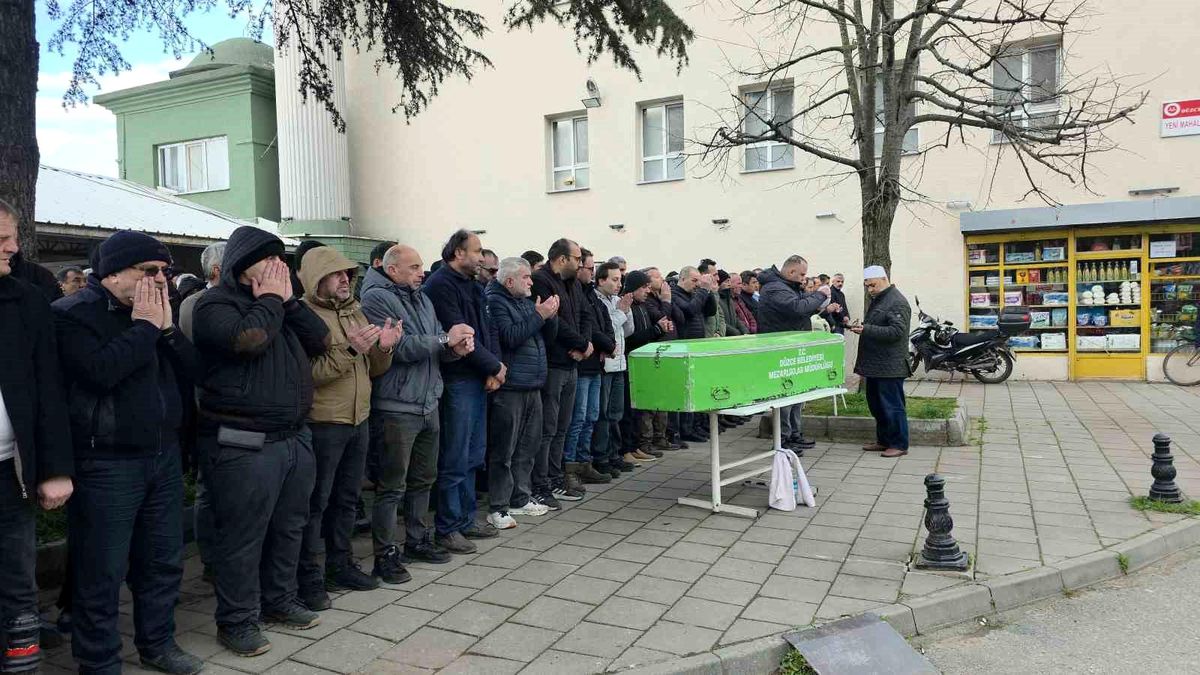 Halı sahada kalp krizi geçirerek vefat eden Murat Kasapoğlu son yolculuğuna uğurlandı