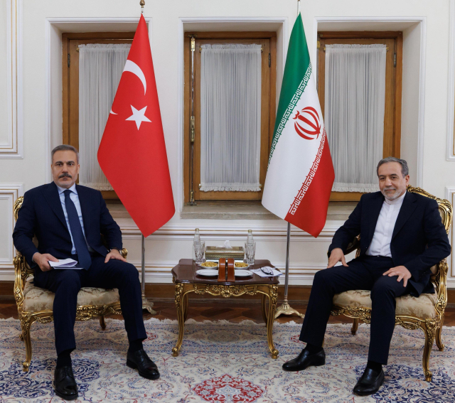 The first contact between Turkey and Iran after Hamaney's assassination