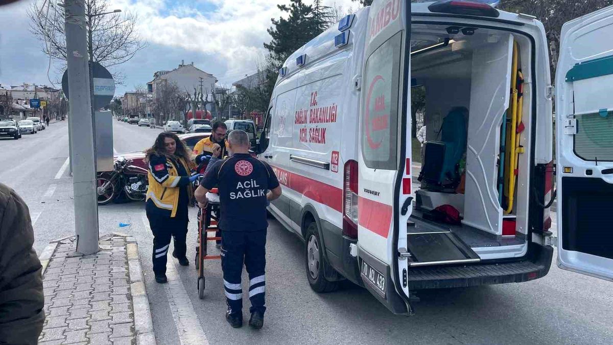 Karaman'da otomobil motosikletle çarpıştı: 1 yaralı