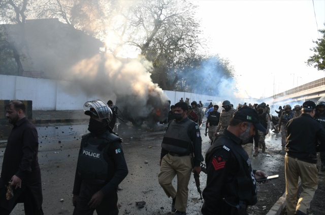 احتجاج أمام القنصلية الأمريكية في باكستان: عدد القتلى ارتفع إلى 21