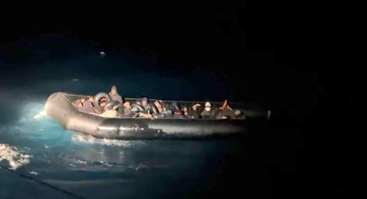 Sahil güvenlikten kaçamadılar: 35 göçmen yakalandı