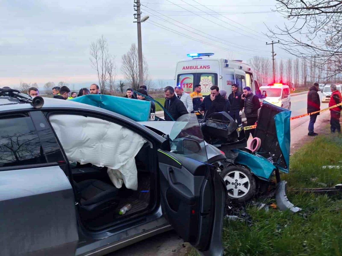 SUV tipi araç otomobile ok gibi saplandı: 1 ölü, 1 yaralı
