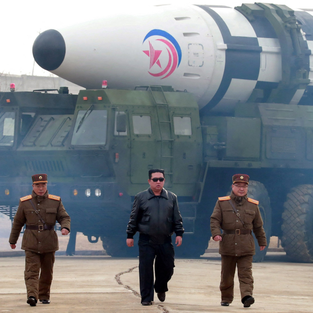 tum gozler iran a cevrilmisken kim jong un dan 19613257 5647 m