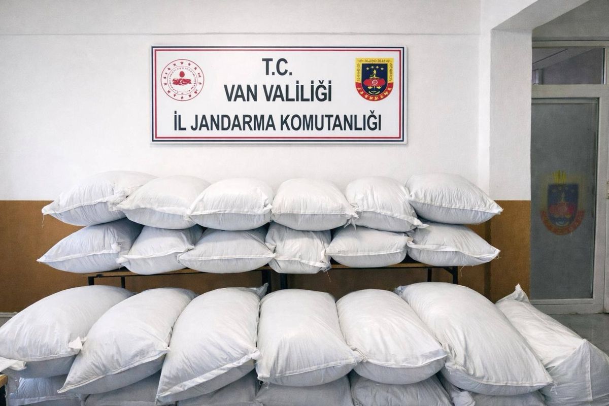 Van'da 3 Milyon 150 Bin TL Değerinde Kaçak Gıda Ele Geçirildi