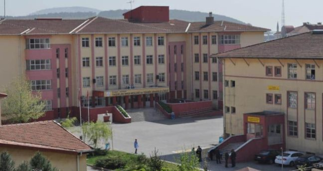 Çekmeköy lise bıçaklı saldırı olayı nedir? Taşdelen Mesleki ve Teknik Anadolu Lisesi'nde ne oldu?