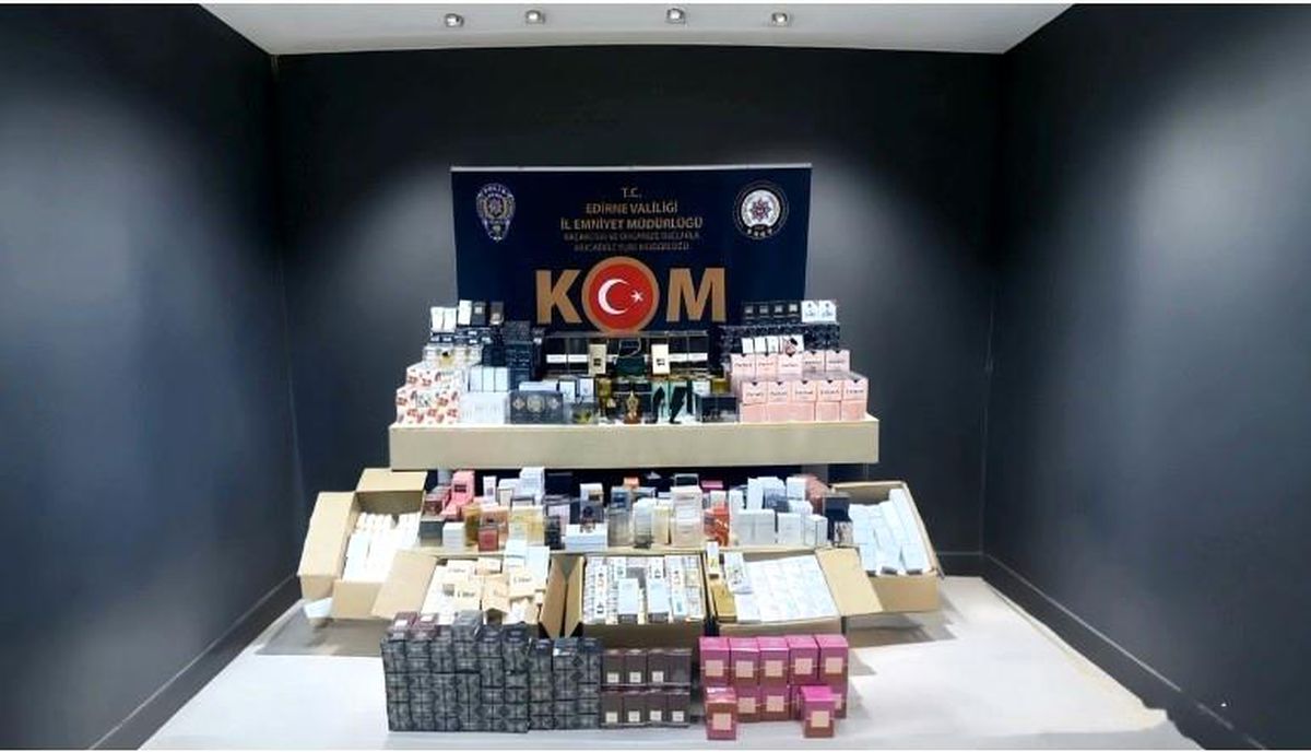 Edirne'de kaçakçılık operasyonları: 2 milyon liralık parfüm ve akıllı saat ele geçirildi