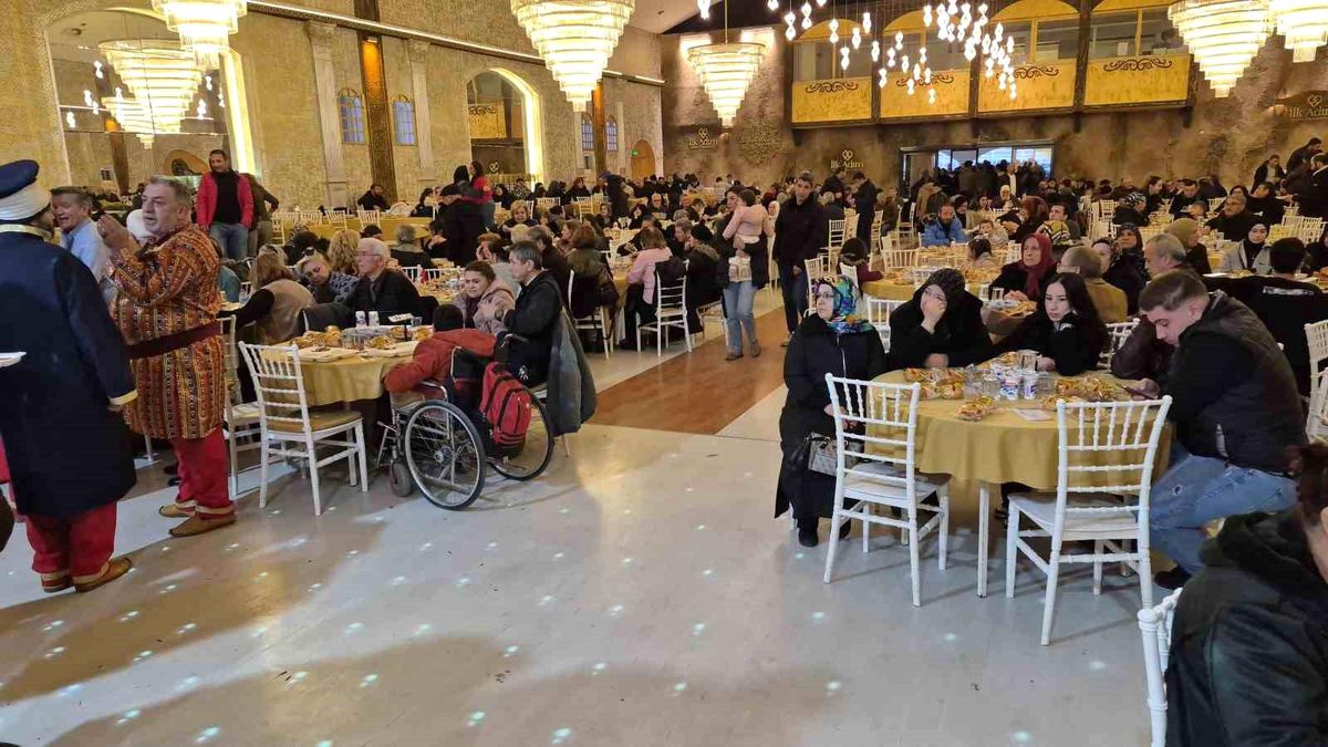Eskişehir'de gaziler ve yaşlılar iftar programında bir araya geldi