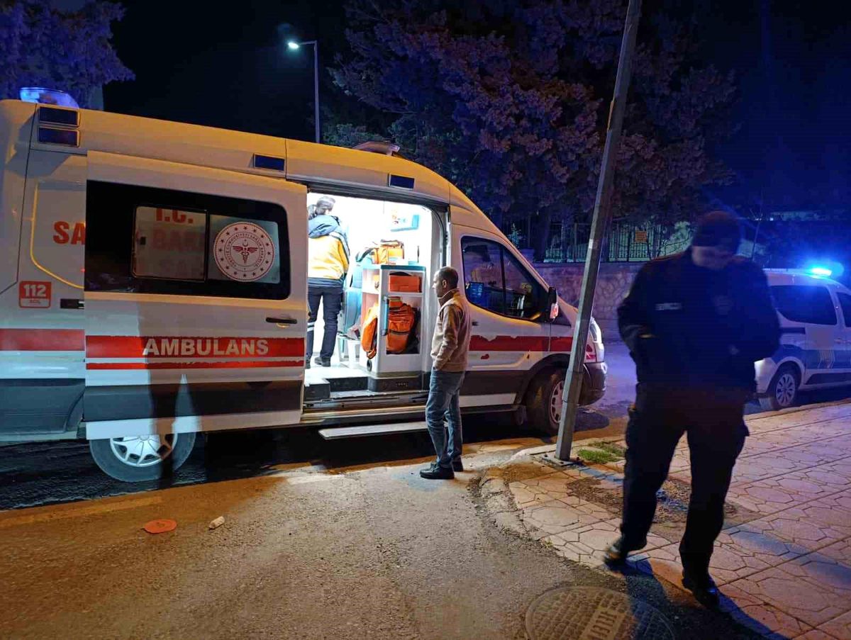 Gençler arasında bıçaklı kavga: 3 yaralı