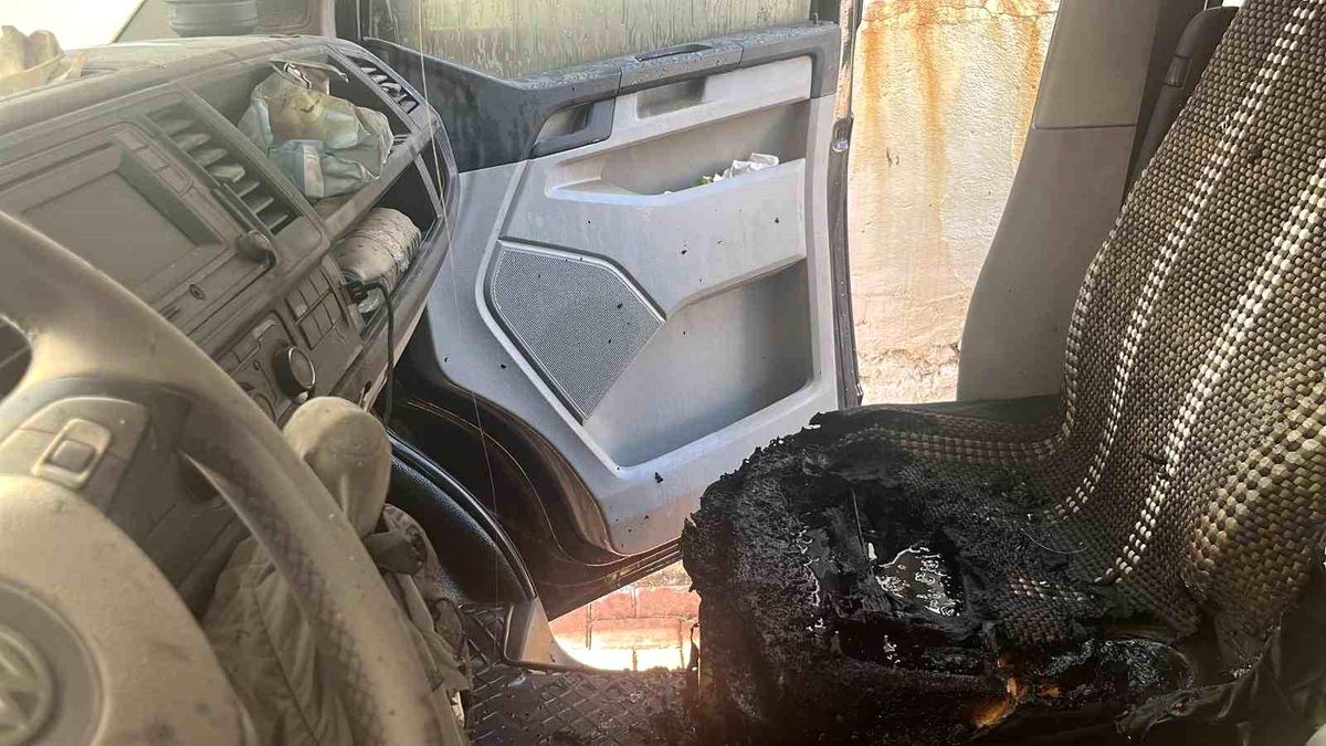 Alanya'da hafif ticari araç yangını korkuttu