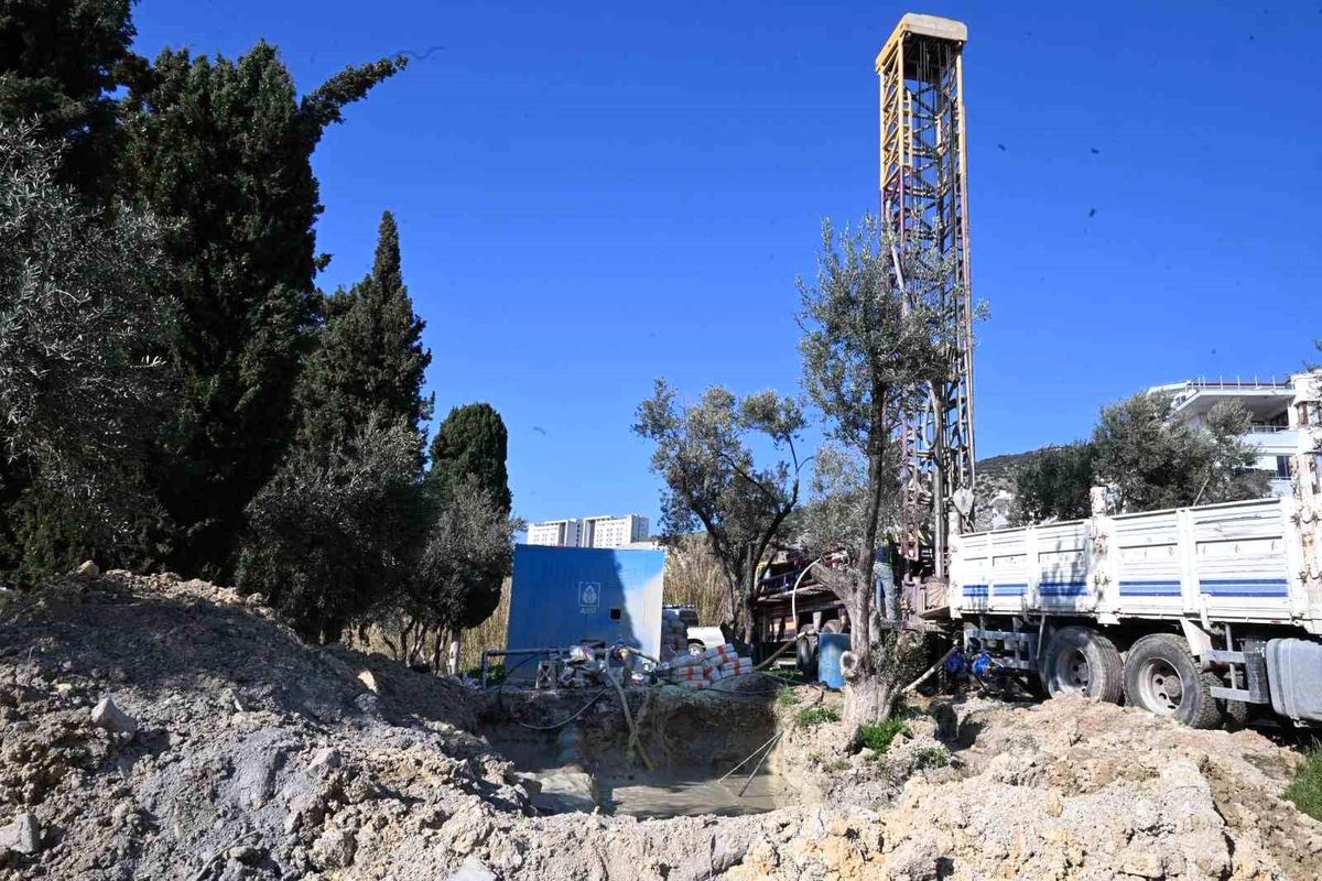 Aydın Büyükşehir, Kuşadası'nda sondaj çalışmalarını sürdürüyor